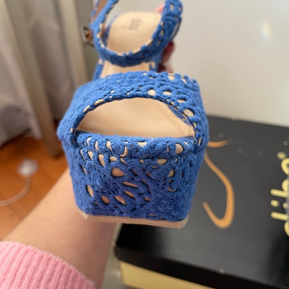 NWOT-Never worn, periwinkle platform sandals, size 9.5 - Picture 6 of 6